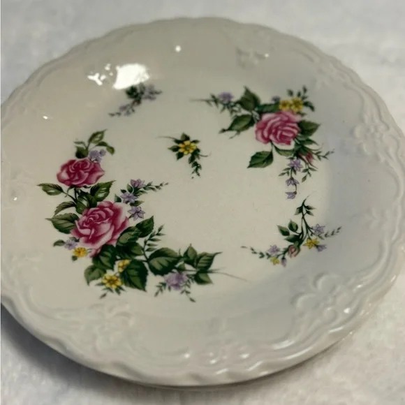 Beverly Rose White Pink Floral Dinnerware Salad Plates Elegant Cottagecore VTG - Picture 2 of 11